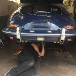 Mechanic the underside of Porsche 98